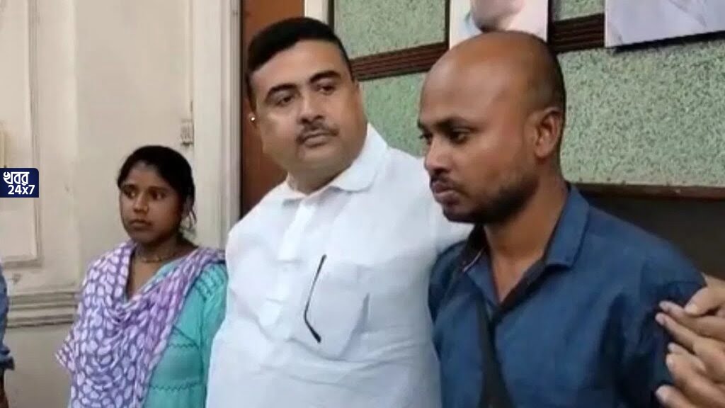 কথা রাখলেন শুভেন্দু! কালিয়াগঞ্জ ও ময়নায় নিহত দুই বিজেপি কর্মীর পরিবারের সদস্যদের চাকরি দিলেন বিরোধী দলনেতা কথা রাখলেন শুভেন্দু! কালিয়াগঞ্জ ও ময়নায় নিহত দুই বিজেপি কর্মীর পরিবারের সদস্যদের চাকরি দিলেন বিরোধী দলনেতা
