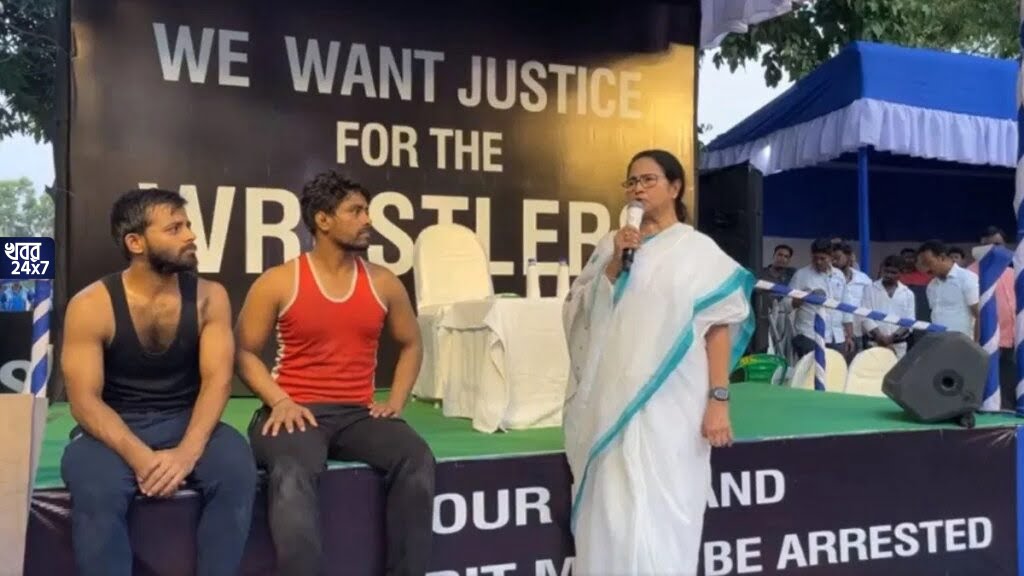 ‘ক্যায়া নন্দলাল, চুপ কিউ হ্যায় আপ’, প্রতিবাদী কুস্তীগিরদের সমর্থনে রাস্তায় নামলেন মমতা, আন্দোলনকারীদের পাশে দাঁড়িয়ে মোদীকে নিশানা মুখ্যমন্ত্রীর
