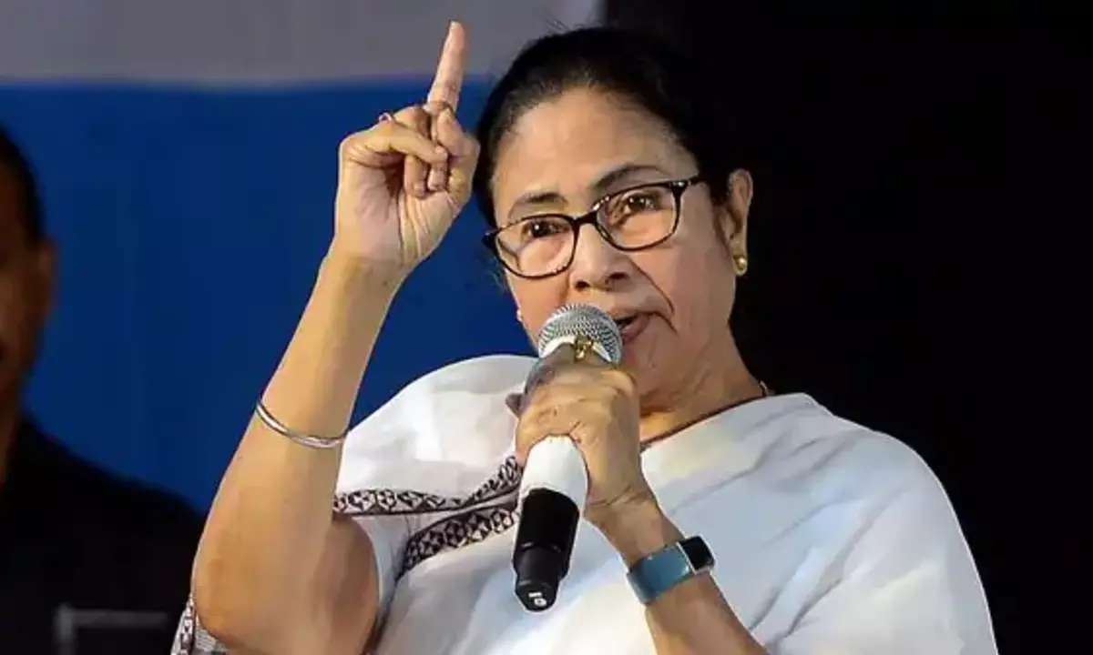 Mamata Banerjee expressed anger over cut money, ‬ ‪‎Mamata Banerjee, cut money, anger, administrative meeting,