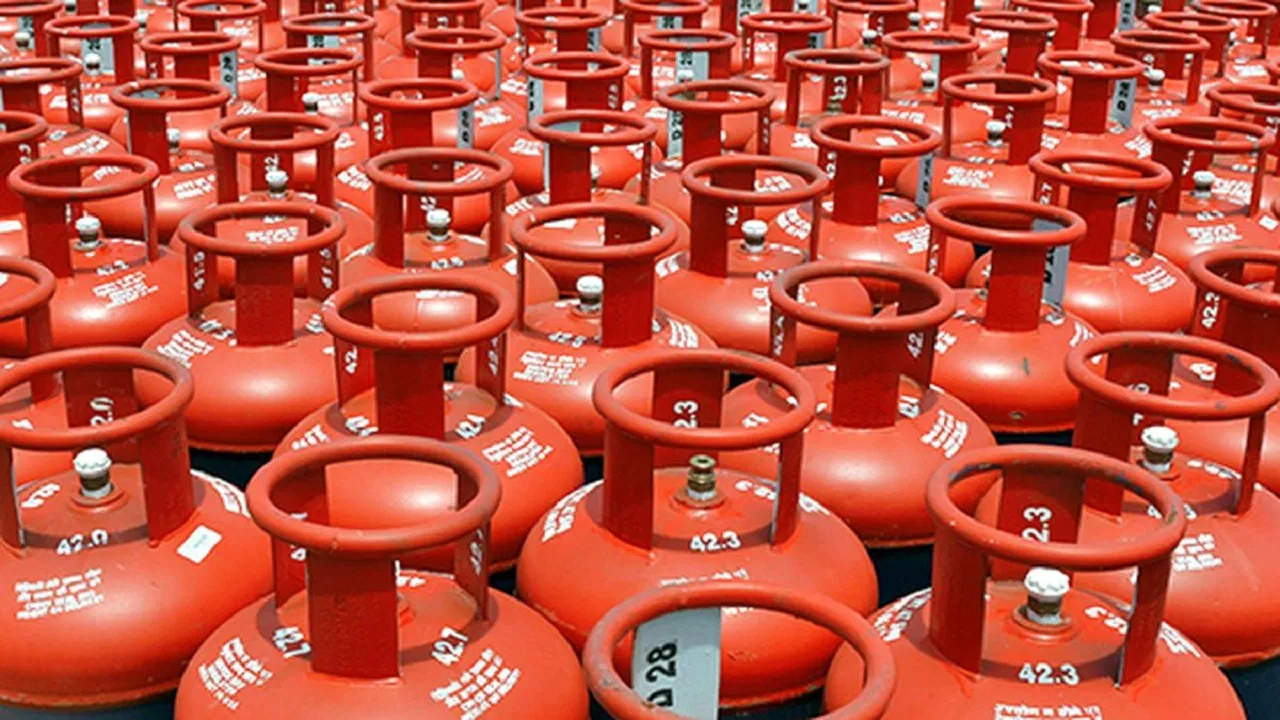 LPG price, LPG cylinder price, এলপিজি দাম, কলকাতা, kolkata