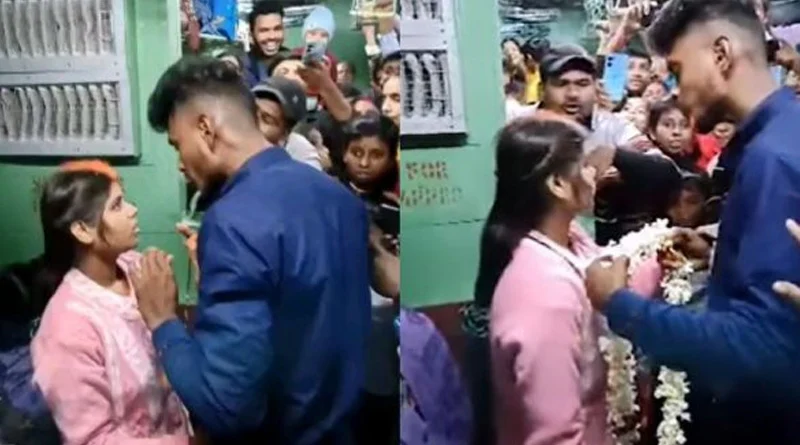 চলন্ত ভিড়ে ঠাসা ট্রেনেই চলল মালাবদল, সিঁদুরদান, ট্রেনের মধ্যে যুগলের এমন বিয়ে দেখে হতবাক নেটিজেনরা চলন্ত ভিড়ে ঠাসা ট্রেনেই চলল মালাবদল, সিঁদুরদান, ট্রেনের মধ্যে যুগলের এমন বিয়ে দেখে হতবাক নেটিজেনরা