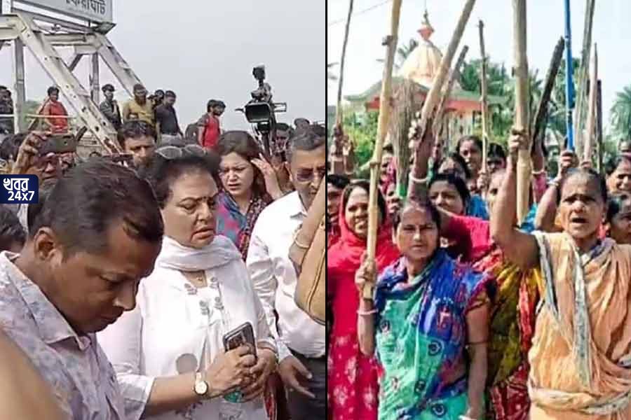 ‘রাষ্ট্রপতি শাসন ছাড়া উপায় নেই’, সন্দেশখালি ঘুরে দেখার পর রাষ্ট্রপতি শাসনের পক্ষে সওয়াল জাতীয় মহিলা কমিশনের চেয়ারপার্সনের ‘রাষ্ট্রপতি শাসন ছাড়া উপায় নেই’, সন্দেশখালি ঘুরে দেখার পর রাষ্ট্রপতি শাসনের পক্ষে সওয়াল জাতীয় মহিলা কমিশনের চেয়ারপার্সনের