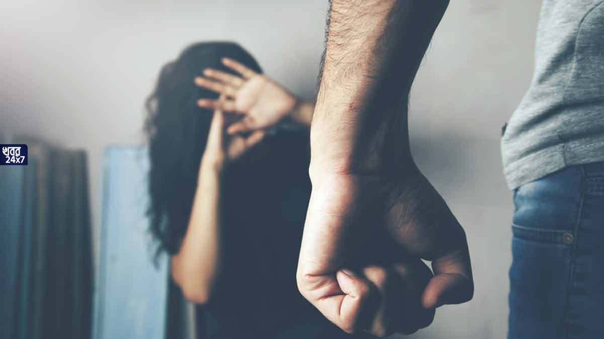 মিথ্যে অপবাদ দিয়ে থানায় তুলে এনে মহিলাকে শারীরিক নি’গ্র’হ, মা’র’ধ’রের অভিযোগ, সাসপেন্ড পুলিশ কর্মী মিথ্যে অপবাদ দিয়ে থানায় তুলে এনে মহিলাকে শারীরিক নি’গ্র’হ, মা’র’ধ’রের অভিযোগ, সাসপেন্ড পুলিশ কর্মী
