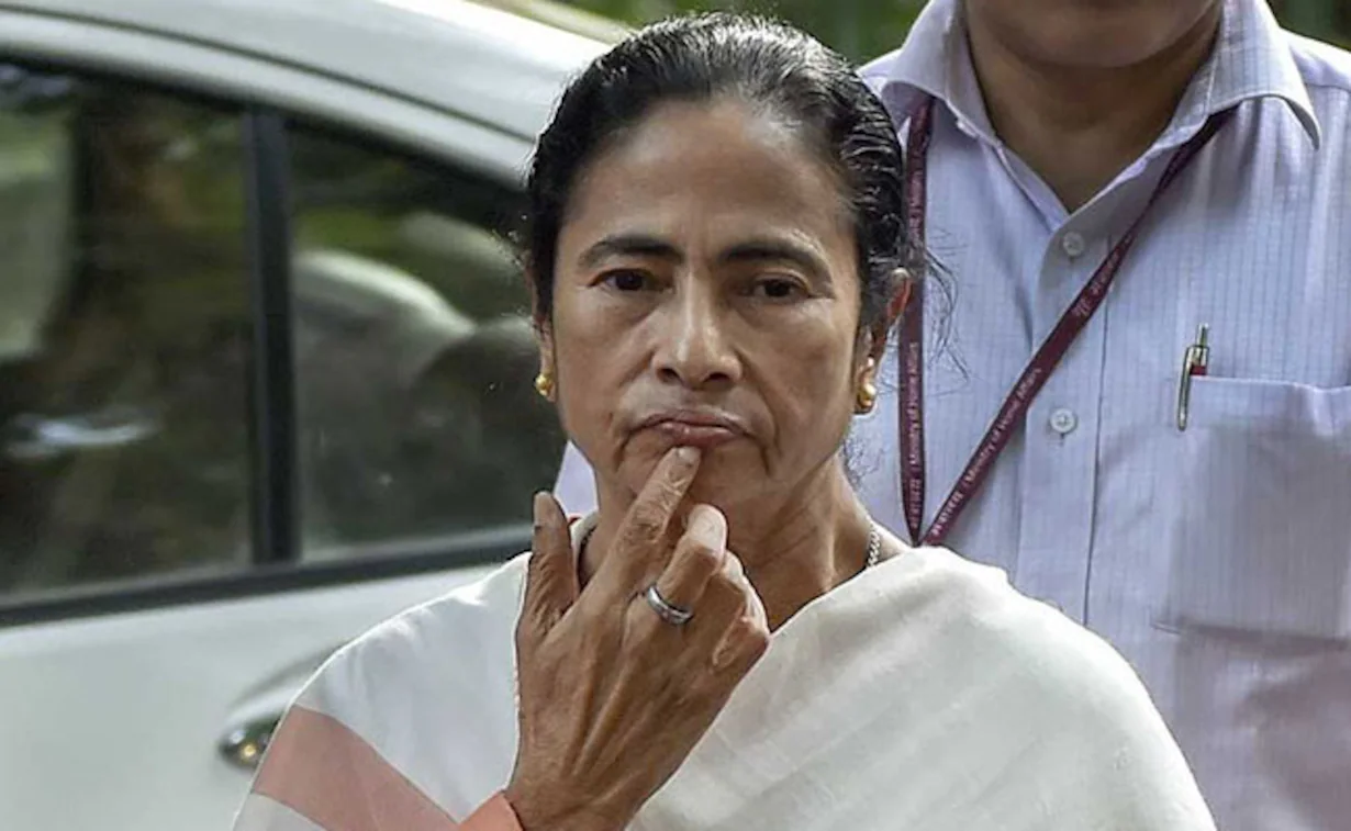 FIR lodged against mamata banerjee