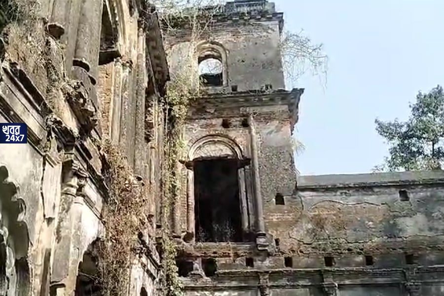 ভেসে আসে নীলচাষিদের হাহুতাশ! হাজারো বিপর্যয় সামলে এখনও ইতিহাস বয়ে বেড়াচ্ছে ৪০০ বছর পুরনো ভগ্নপ্রায় শিবকুঠির ভেসে আসে নীলচাষিদের হাহুতাশ! হাজারো বিপর্যয় সামলে এখনও ইতিহাস বয়ে বেড়াচ্ছে ৪০০ বছর পুরনো ভগ্নপ্রায় শিবকুঠির