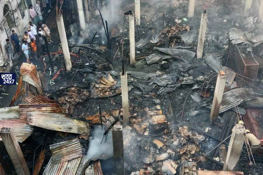 Massive fire in Barabazar, foire, broke out, Barabazar, godown, fire brigade, Sujit Bose