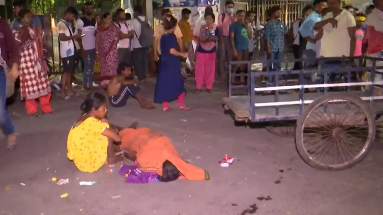 Youth died without treatment, negligence, NRS Hospital, patient, hospital gate, no treatment, died