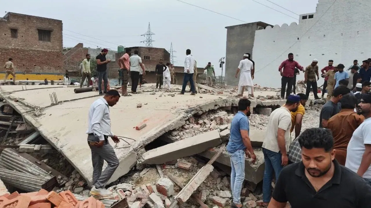 Building Collapse, Uttar Pradesh, death, two people, injured, controversy