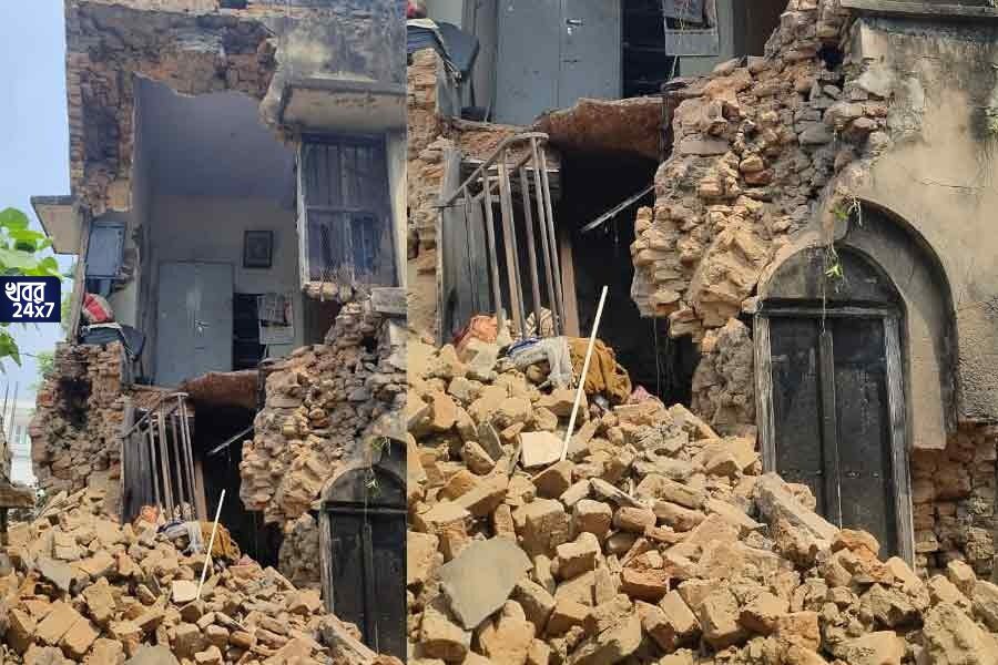 Building Collapse in Halishahar, building collapse, old building, Halishahar, , no death