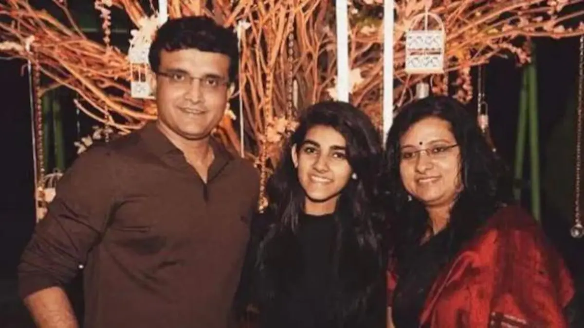 Sana Ganguly, Sourav Ganguly, Dona Ganguly, London, job, সানা গাঙ্গুলী, চাকরিরত