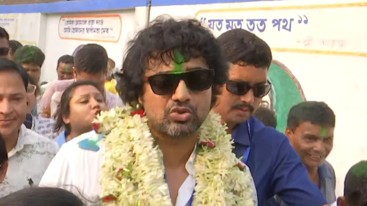 Dev Started Tree Plantataion Programme in Ghatal , Dev, Loksabha election, BJP, TMC, Tree plantation, বৃক্ষ রোপন, দেব, সাংসদ, লোকসভা নির্বাচন, ভোট ফলাফল
