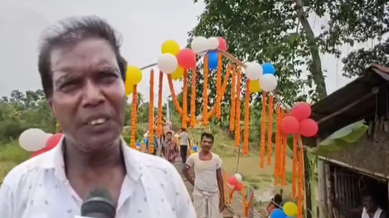 Resident of Medinipur built a bridge, Gopal Mallick, bridge, Medinipur, people, village, own expense