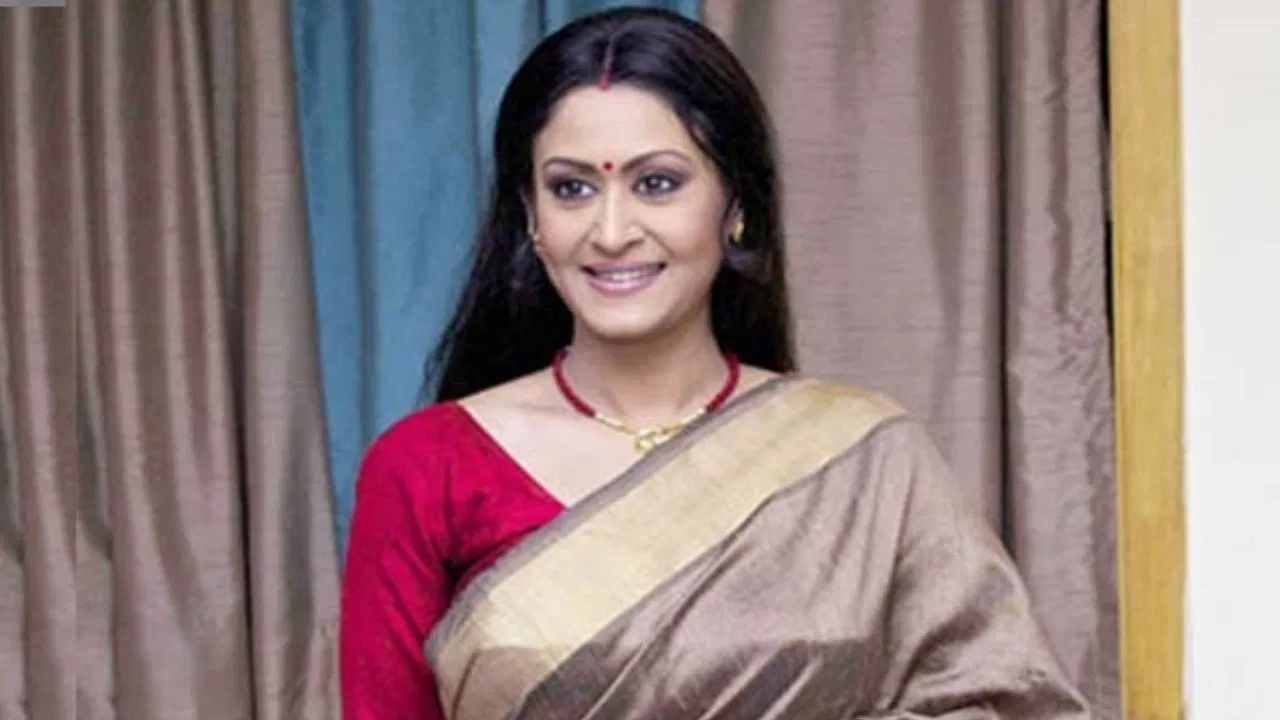 Indrani Halder, Actress, Apur Sangsar talk show, secret, ইন্দ্রাণী হালদার, পেশা
