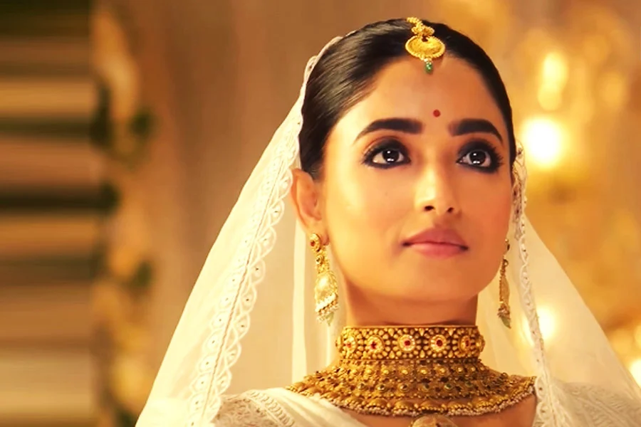 Fashion designer, Isha Saha, Gourav Roy Chowdhury, Music video, ডিজাইনার, অভিষেক রায়, নতুন সম্ভার