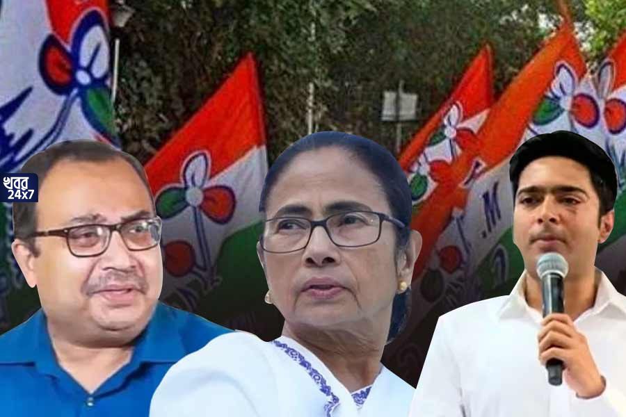 Kunal Ghosh attacked Mamata Banerjee, post, remove, ‬ ‪‎Mamata Banerjee, Kunal Ghosh, attacked, controversy