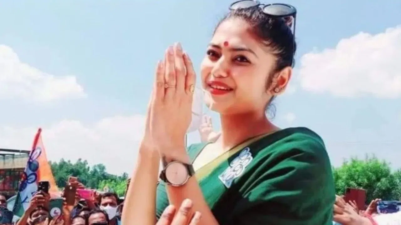 Saayoni Ghosh faced accident, tmc candidate, Saayoni Ghosh, accident, trouble, thunderstorm, rain, car,