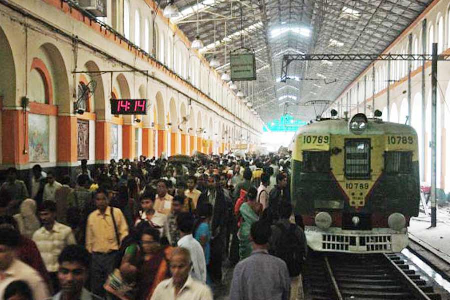 trains, cancel, Howrah Division, interlocking work, express trains, passengers