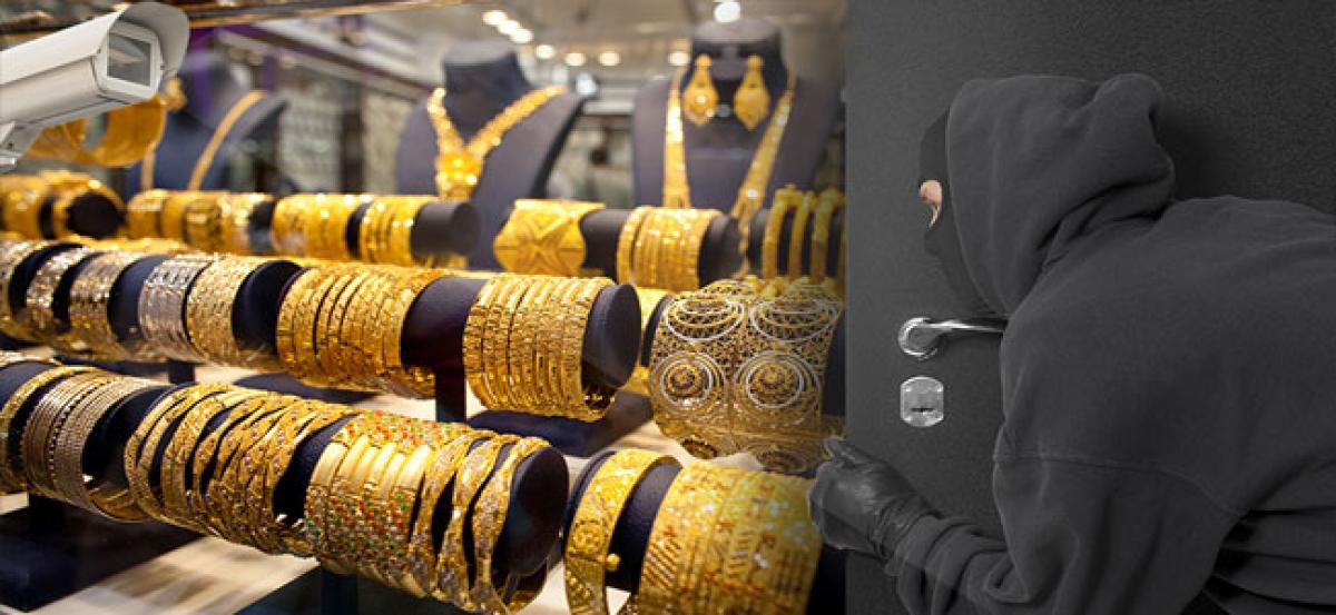 Robbery at Gold Jewellery Shop, robbery, gold jewellery, police, CCTV footage, investigation