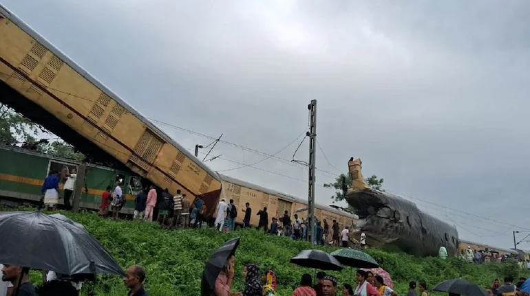 Padatik Express, Kanchenjunga Express, accident, great danger, escape,