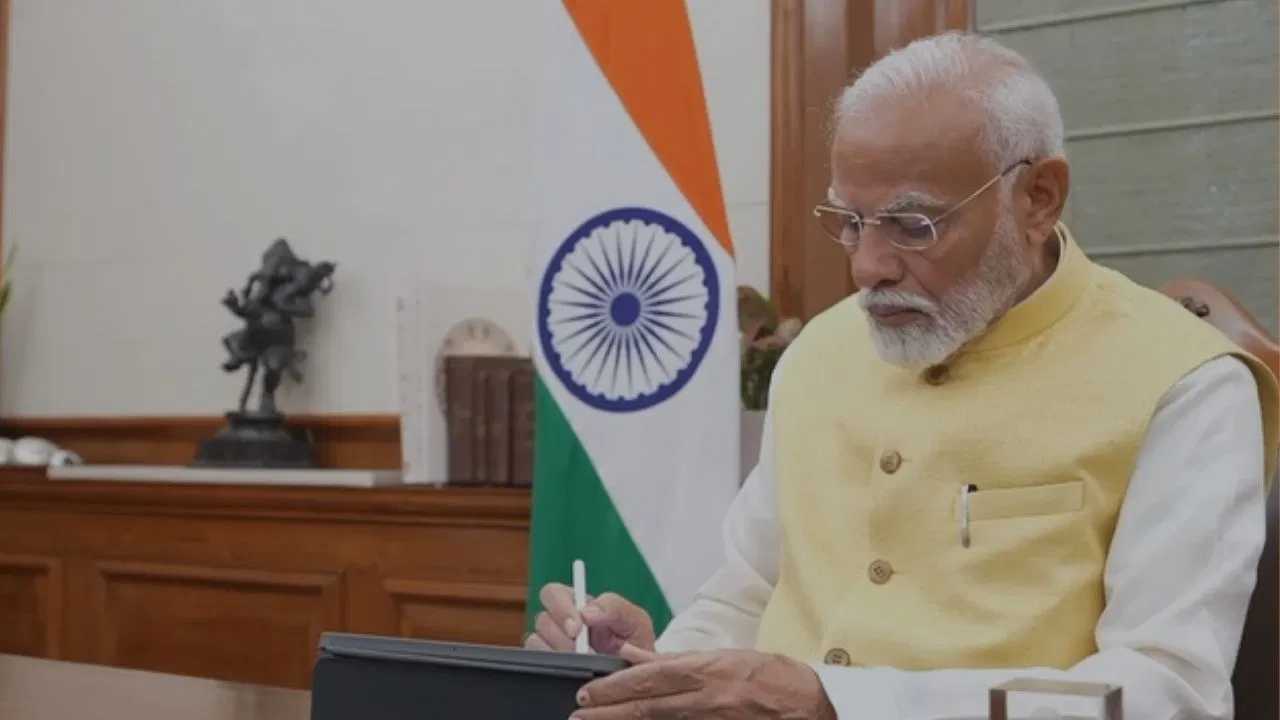 Modi filed the first file for farmer welfare scheme, Narendra Modi, Prime Minister, third time, first file, Farmer Welfare Scheme, signed