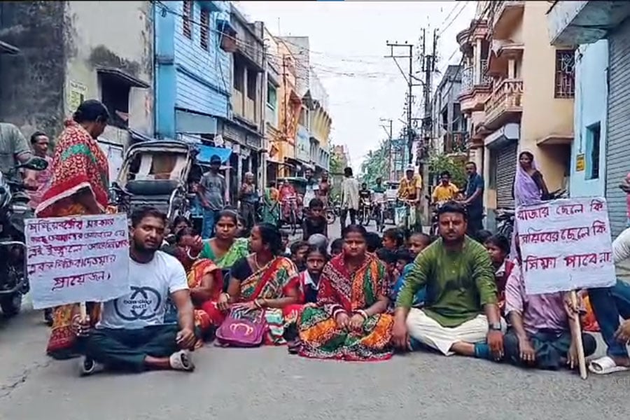 Parents, protest, school, teacher, appointment, অভিভাবক, স্কুল, শিক্ষক নিয়োগ, বিক্ষোভ