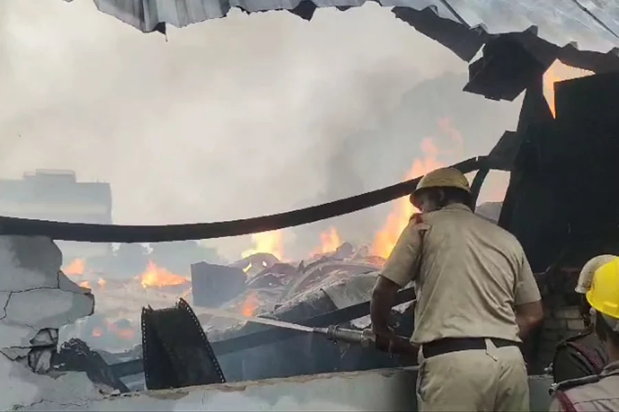 Massive Fire Broke Out in Kolkata, massive fire, broke out, Nagerbazar, factories, fire brigade,