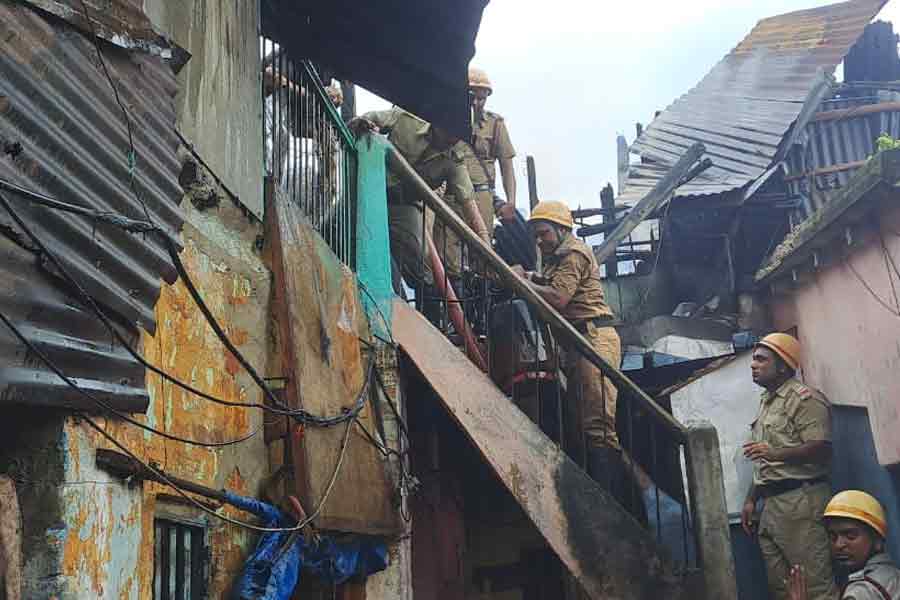 Massive Fire Broke Out in Kolkata, fire, Kolkata, Girish Park, broke out, house, burnt