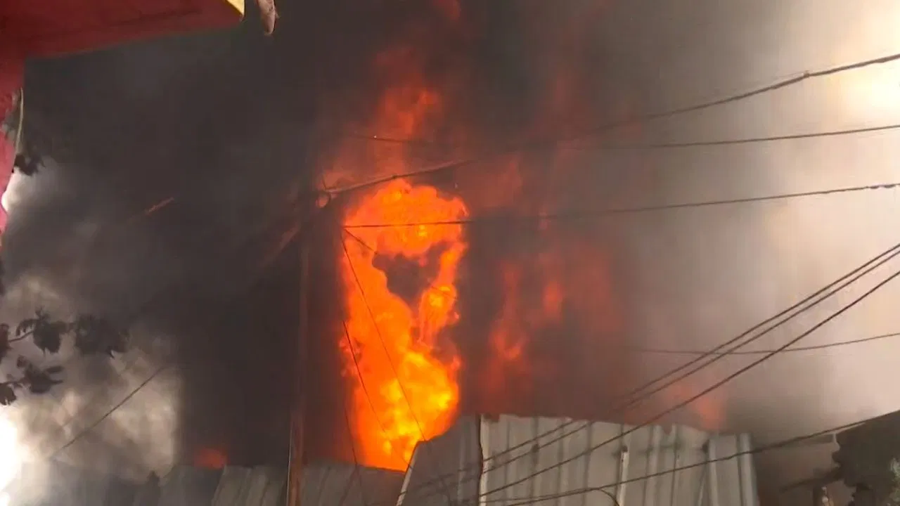 Massive fire broke out in Kolkata