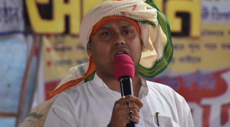 Kaustav Bagchi is Harassed by Police for Protesting