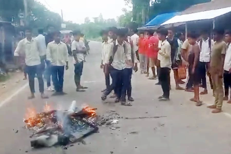 School Student Died in School, school student, died, school, head teacher, accusation, protest