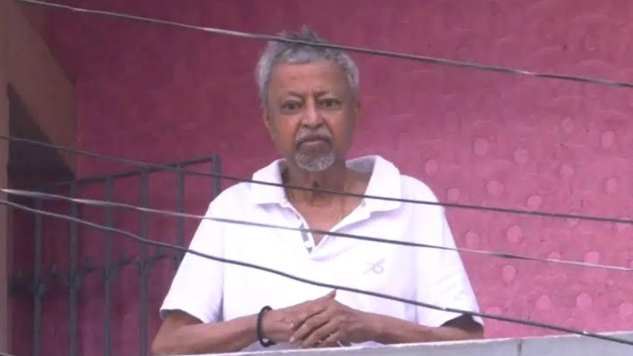 Mukul Roy seriously injured by falling at home and had an operation, Mukul Roy, injured, hospitalized, operation, ventilation, health issues
