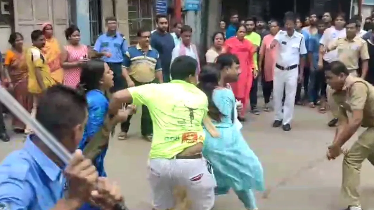 Police allegedly lashed out patients family, Kolkata, Kolkata National Medical College, police, lashed out, patient's family, complained