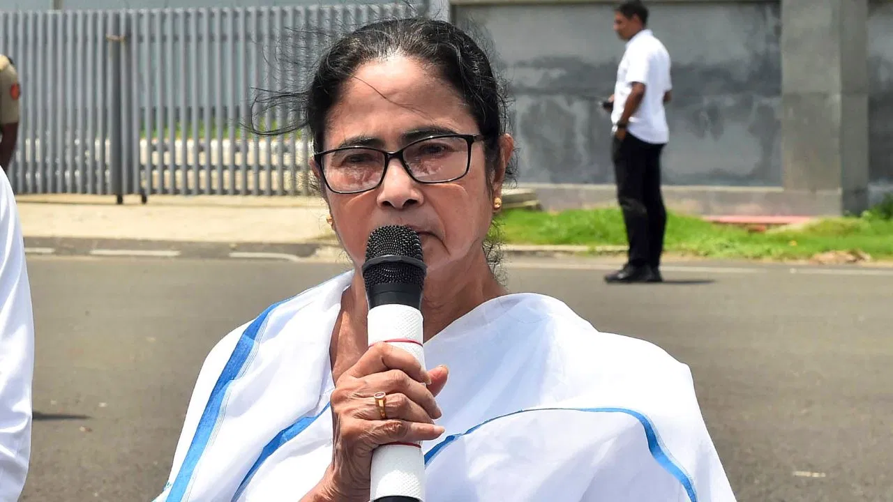 ‬ ‪‎Mamata Banerjee, Bangladesh, current situation, request, false information, provocative comment