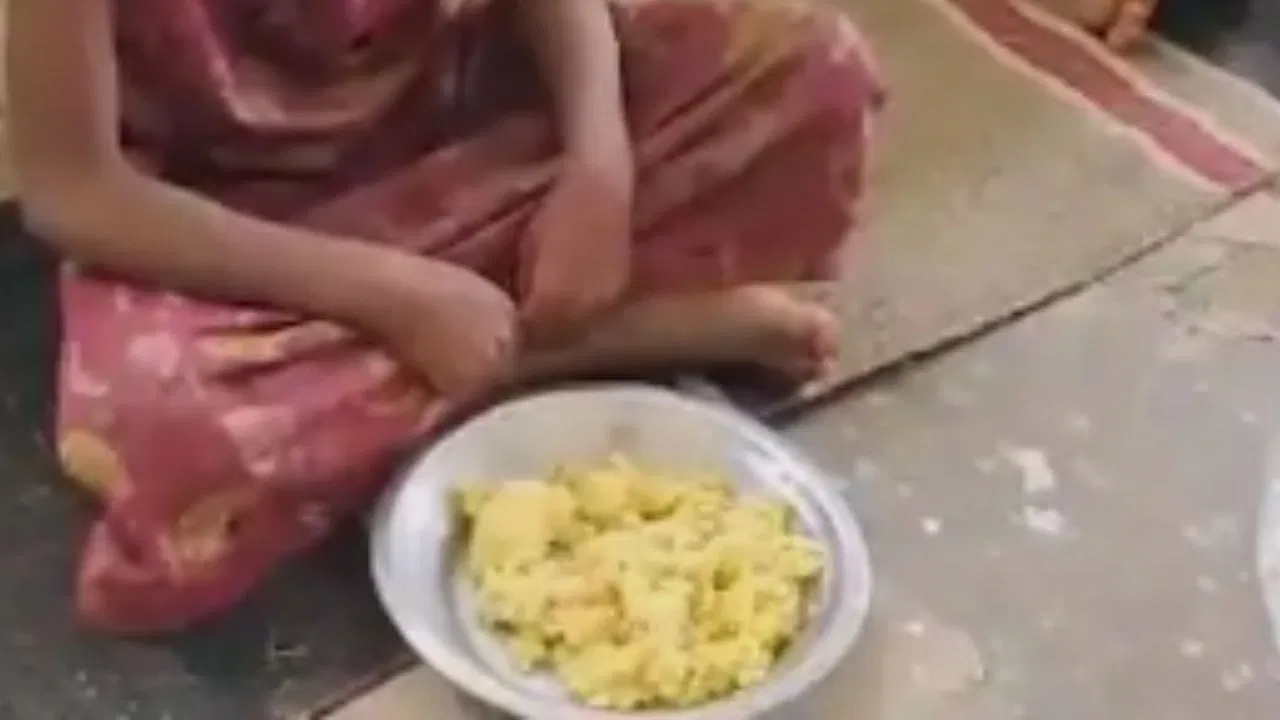Pathetic Condition of Mid Day Meal‌, Mid day meal, pathetic condition, school, chattisgarh, ছত্তিশগড়, মিড ডে মিল