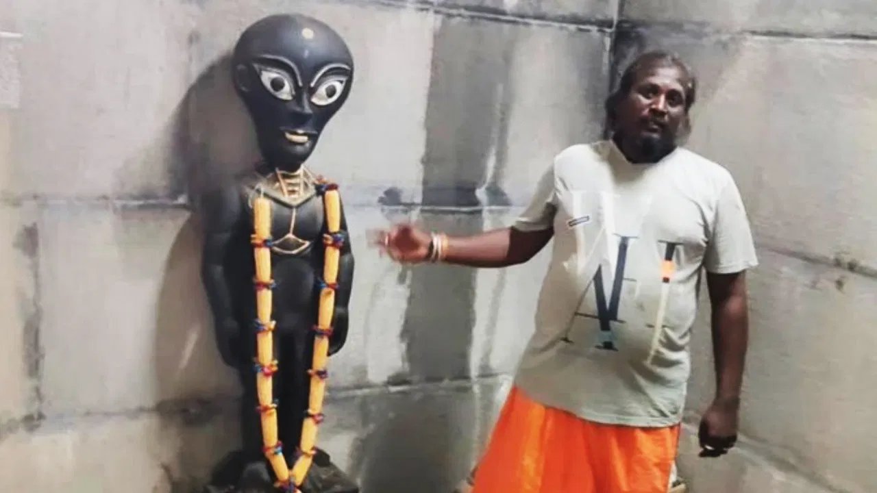 Temple, Tamilnadu, Alien, ভিনগ্রহী, মন্দির, পুরোহিত