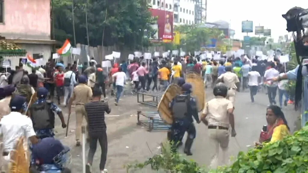 protesters, police, hit, stone, Lathicharge, Howrah Maidan, Nabanna Abhiyan