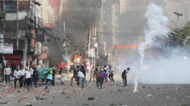 98 Died in Massive Violence in Bangladesh, vilolence, Bangladesh, massive violence, death, curfew, internet stopped