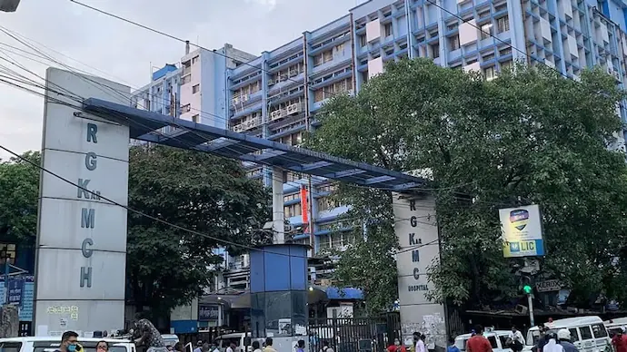 R G Kar Hospital, false ceiling, collapsed, operation theatre,