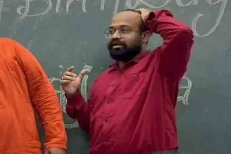 complaints, Avik Dey, girl students, summoned, night party, threat culture, R G Kar Case