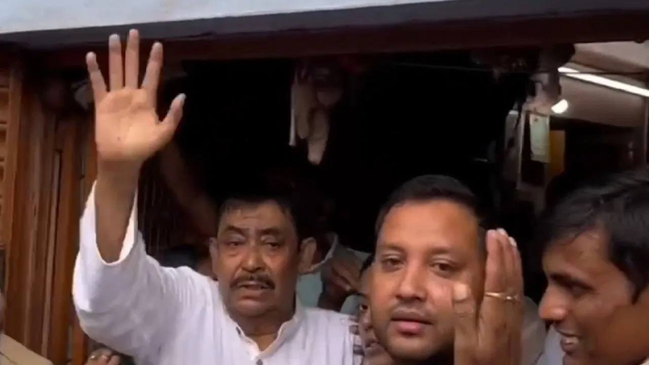 Anubrata Mandal, Birbhum, returned home, cattle smuggling case, bail, followers, celebration