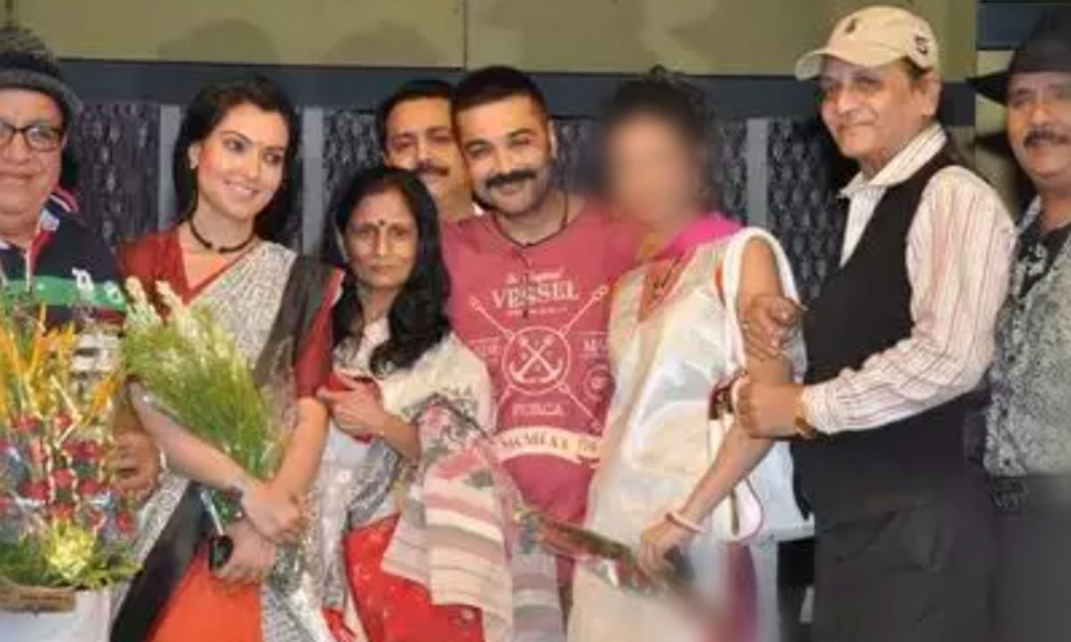 প্রসেনজিৎ চট্টোপাধ্যায় বিশ্বজিৎ চট্টোপাধ্যায় টলিউড বলিউড বাংলা সিনেমা প্রাইমা চট্টোপাধ্যায়, Prasenjit Chatterjee, pallabi Chatterjee, Biswajit Chatterjee, Prima Chatterjee, Tollywood, Bengali cinema, Relationships
