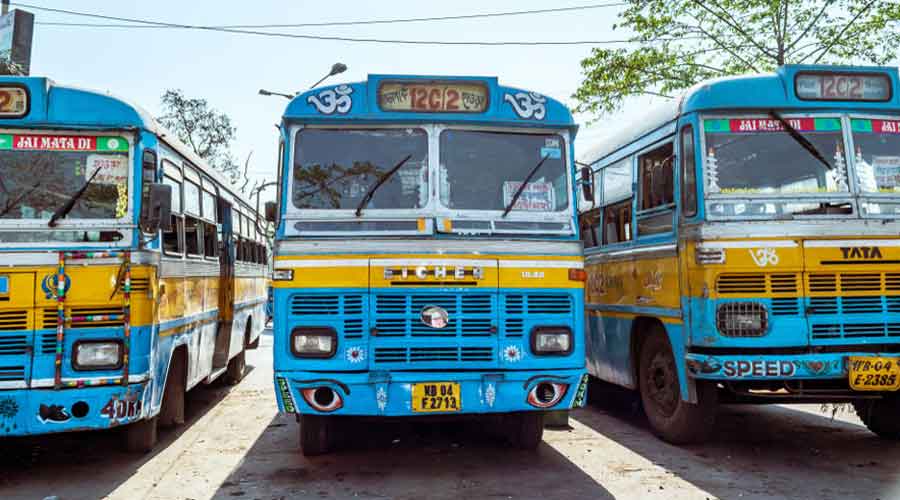 bus in kolkata, police, fine, strike