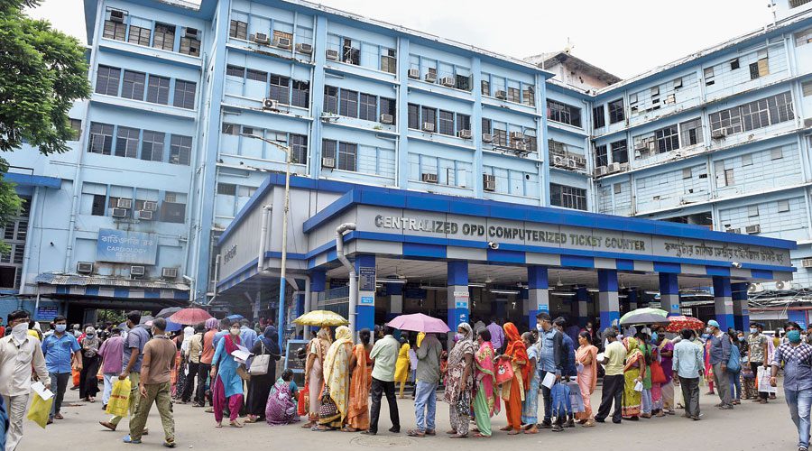 40 medical students, threat syndicate, Kalyani JNM Medical College Hospital, expelled, accusation, R G Kar Case