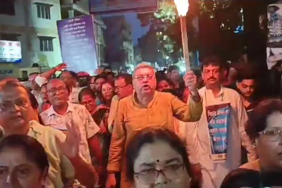 Kalyan Banerjee, slammed, junior doctors, cease work, patient death, R G Kar Case,