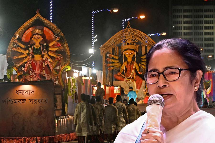 আরজি কর হাসপাতাল, প্রতিবাদ, আন্দোলন, মমতা ব্যানার্জি ,উৎসব, দুর্গাপুজো, পুজো কার্নিভাল , kolkata , Durga Puja, Mamata Banerjee, protest, festival, puja carnival