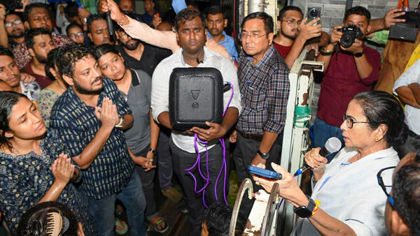 junior doctors, ‬ ‪‎Mamata Banerjee, meeting, cancel, reason, Sandip Ghosh, OC, arrest, R G Kar Case,