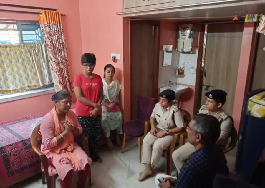 Kolkata Police, OC, OC Tala Police Station, support, house, R G Kar Case,