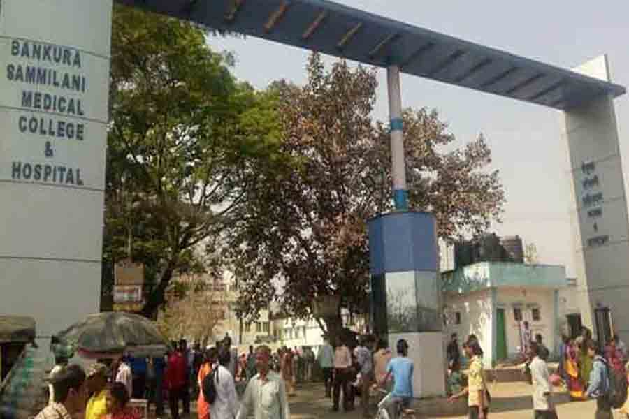 Lady doctors Hostel, bathroom, man, obscene act, police, detained, Bankura Medical College Hospital