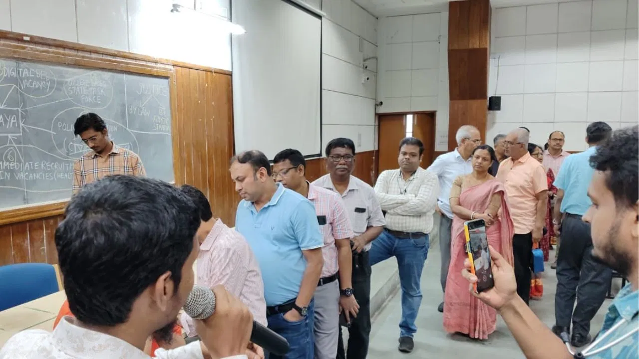 Senior Doctors, resigned, R G Kar Case, junior doctors, protest, support