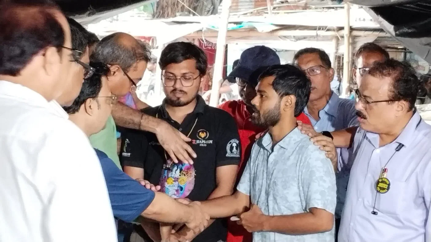 Senior Doctors, Junior Doctors, hunger strike, R G Kar Case, protest